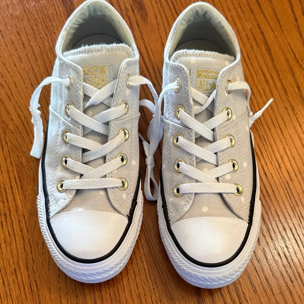 Converse women’s grey with White polka dots Low-Top Canvas with Gold Eyelets